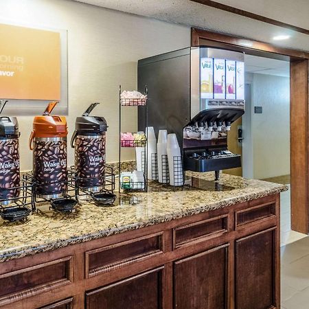 Comfort Inn & Suites West Springfield Εξωτερικό φωτογραφία