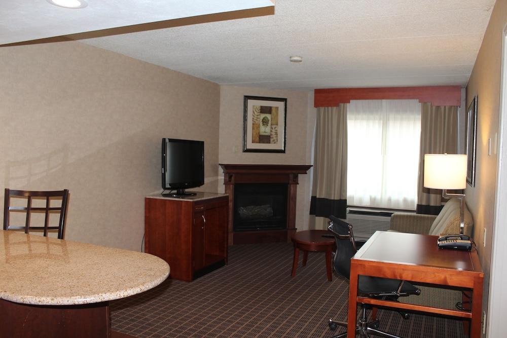 Comfort Inn & Suites West Springfield Εξωτερικό φωτογραφία