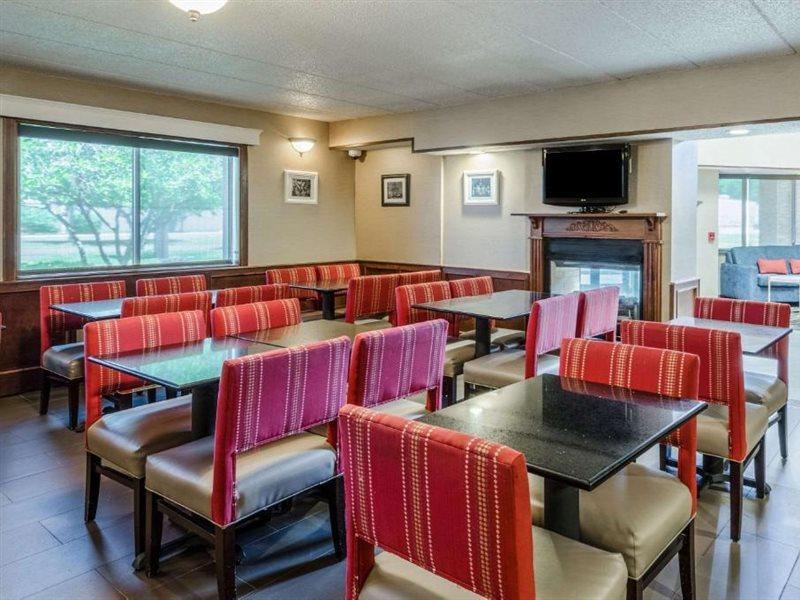 Comfort Inn & Suites West Springfield Εξωτερικό φωτογραφία