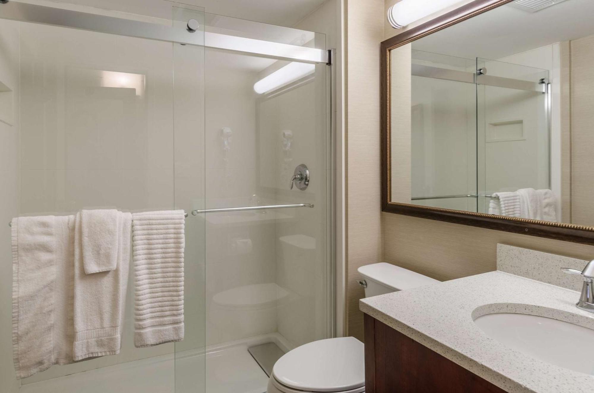 Comfort Inn & Suites West Springfield Εξωτερικό φωτογραφία