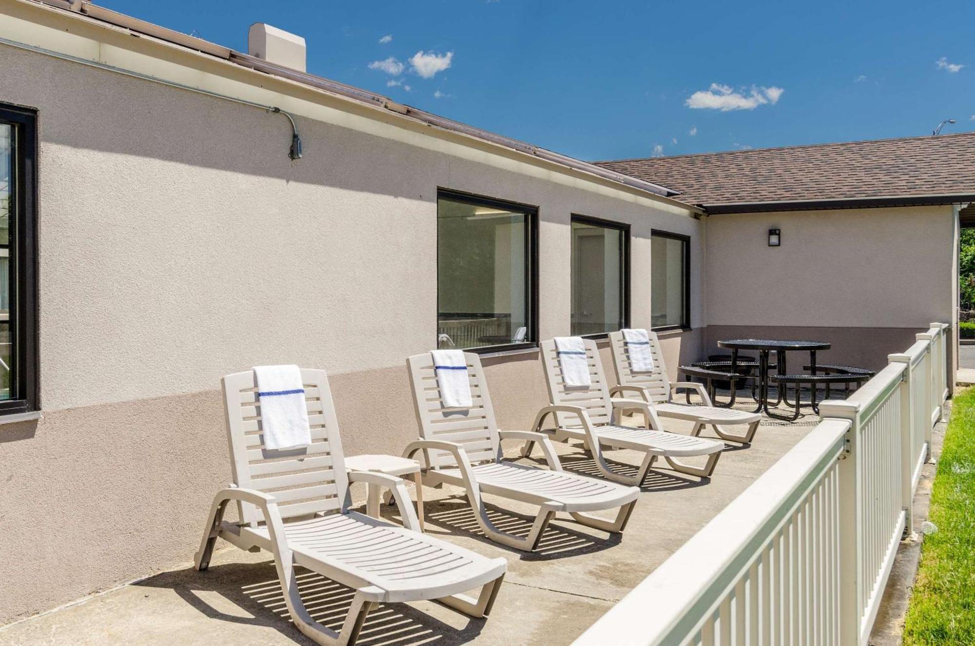 Comfort Inn & Suites West Springfield Εξωτερικό φωτογραφία