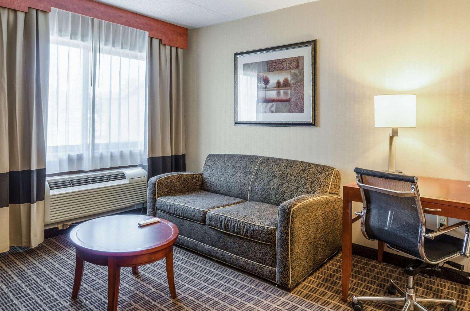 Comfort Inn & Suites West Springfield Εξωτερικό φωτογραφία