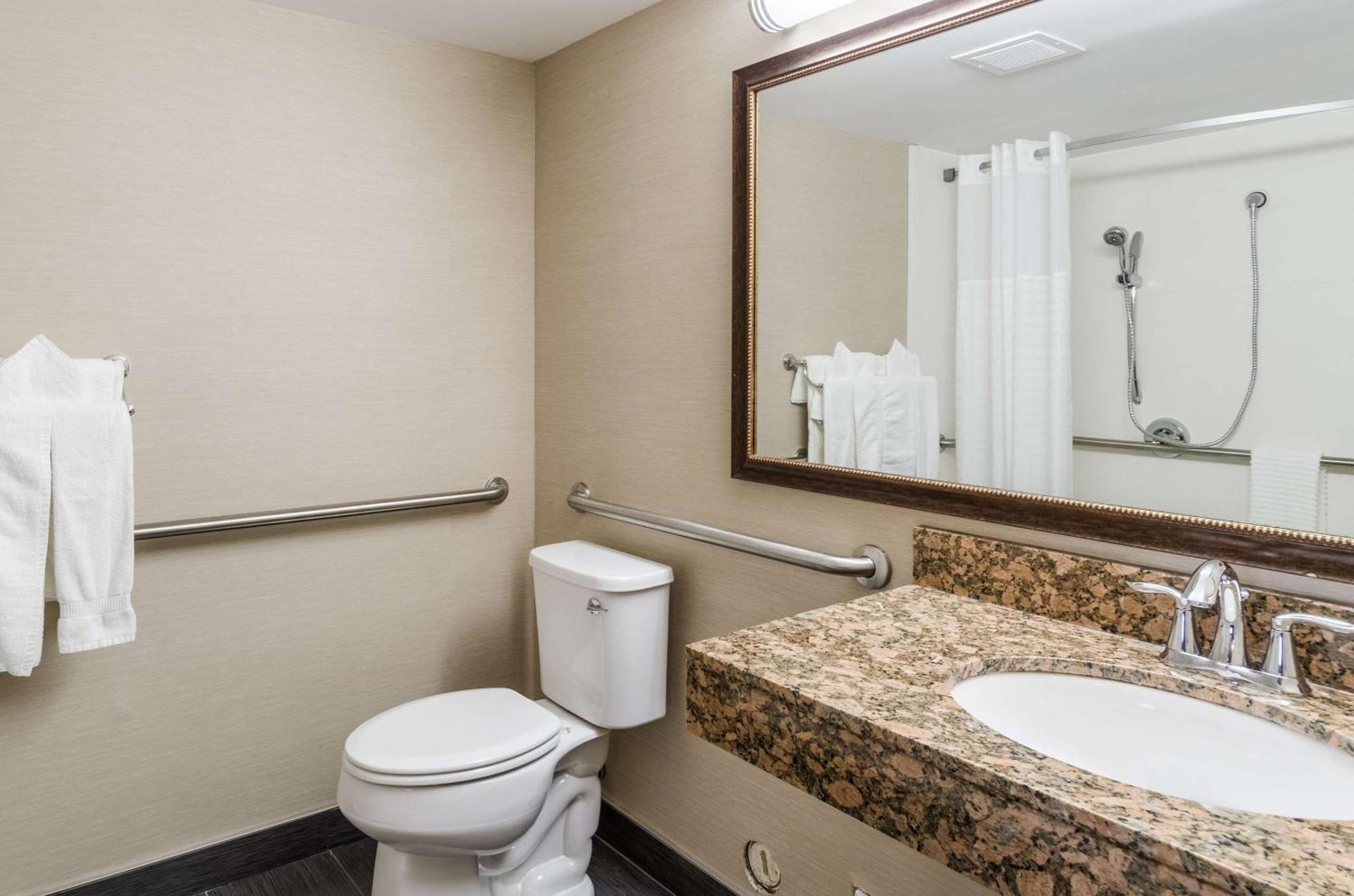 Comfort Inn & Suites West Springfield Εξωτερικό φωτογραφία