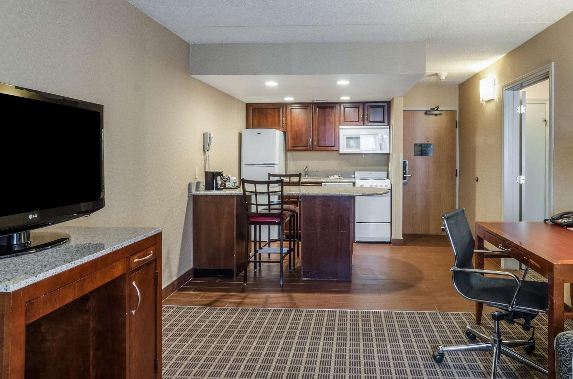Comfort Inn & Suites West Springfield Εξωτερικό φωτογραφία
