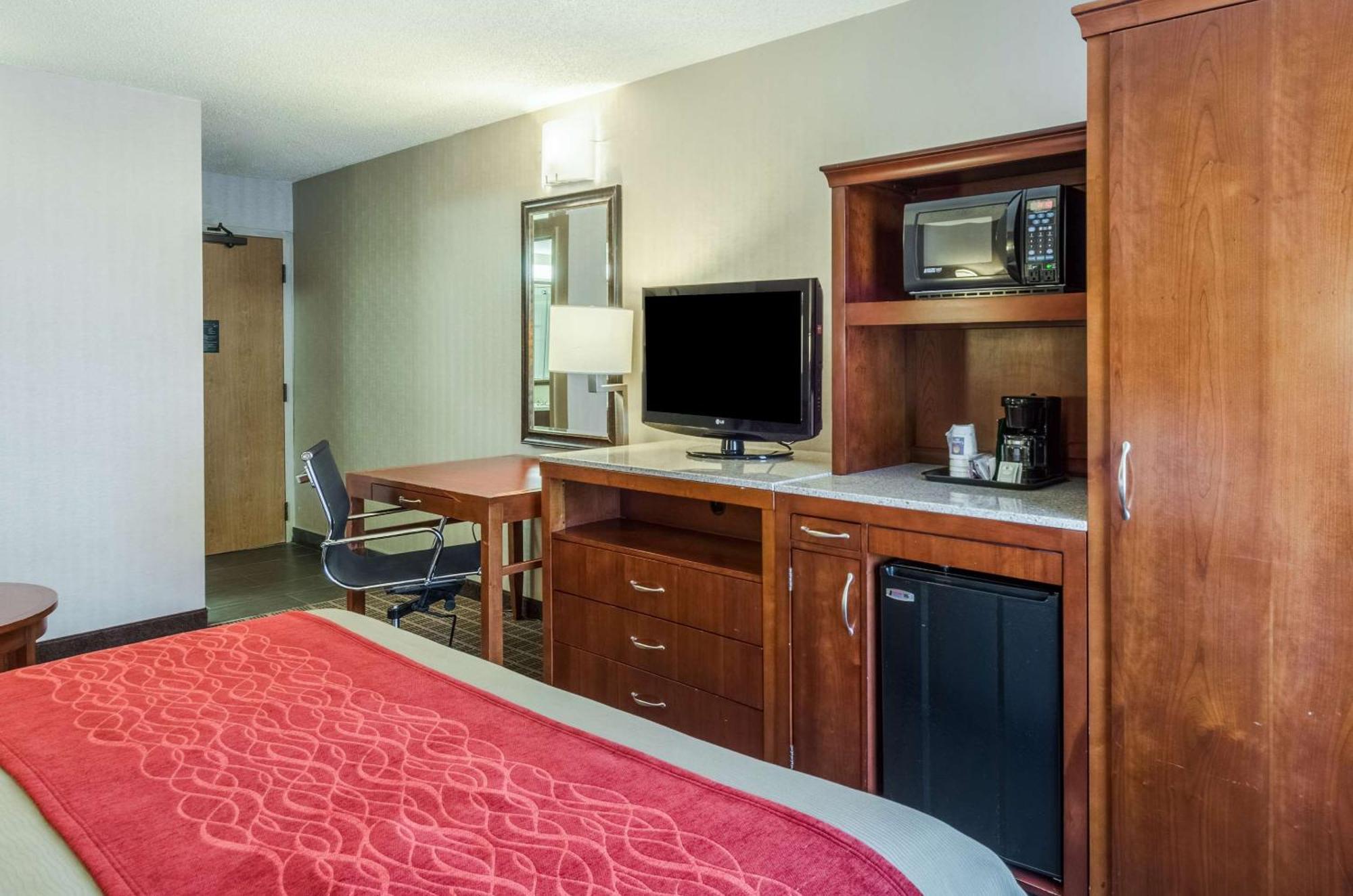 Comfort Inn & Suites West Springfield Εξωτερικό φωτογραφία