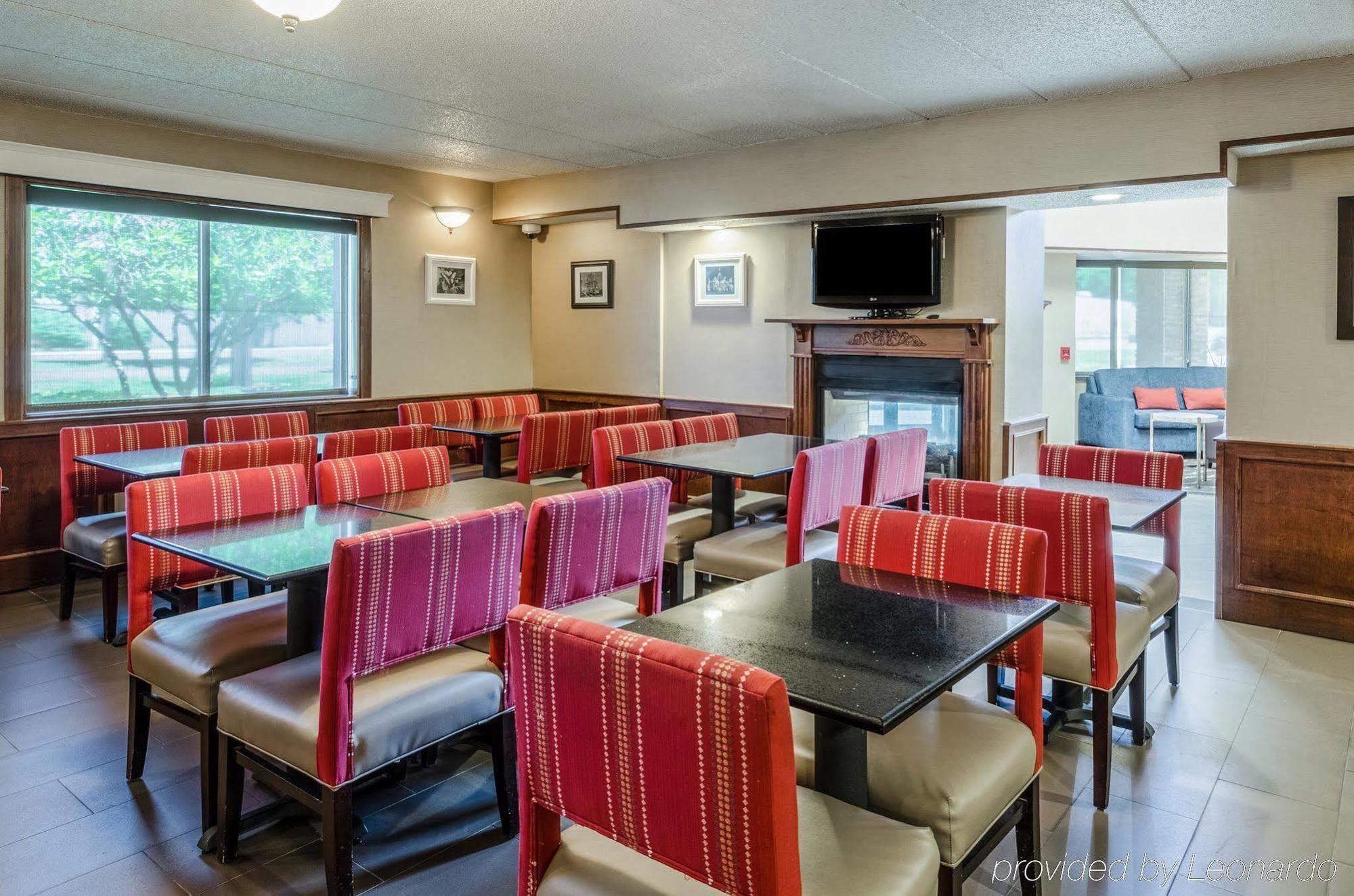Comfort Inn & Suites West Springfield Εξωτερικό φωτογραφία