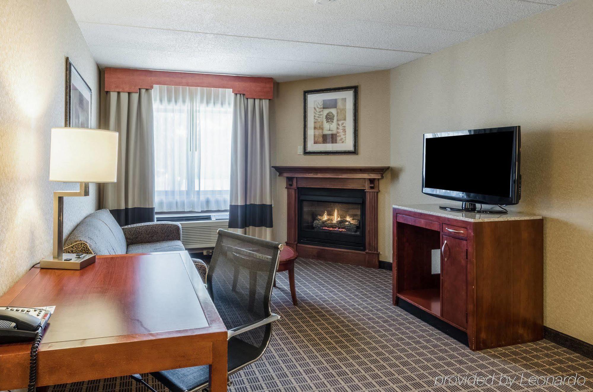 Comfort Inn & Suites West Springfield Εξωτερικό φωτογραφία