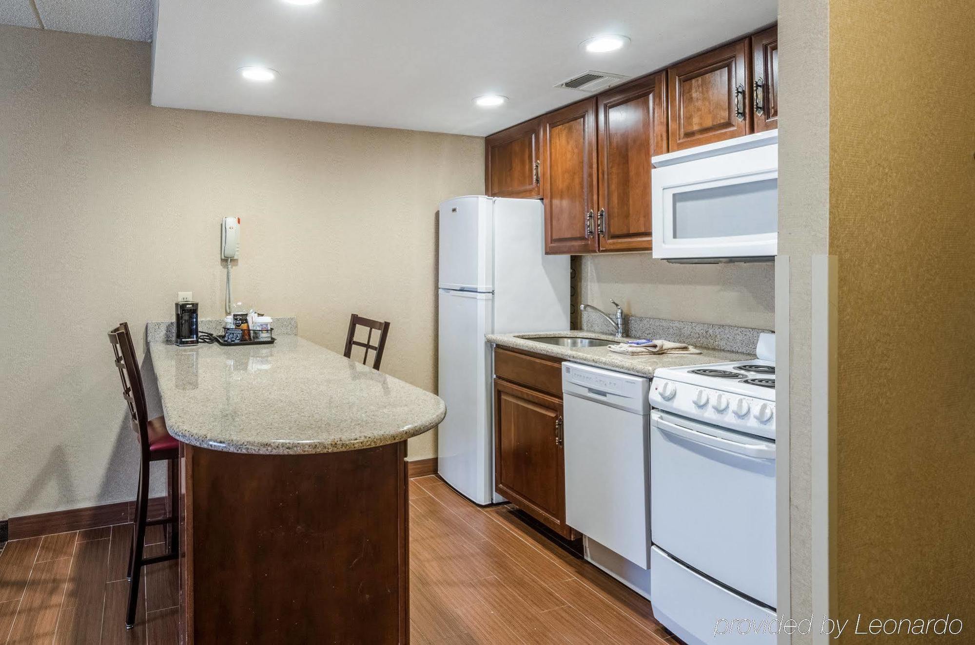 Comfort Inn & Suites West Springfield Εξωτερικό φωτογραφία