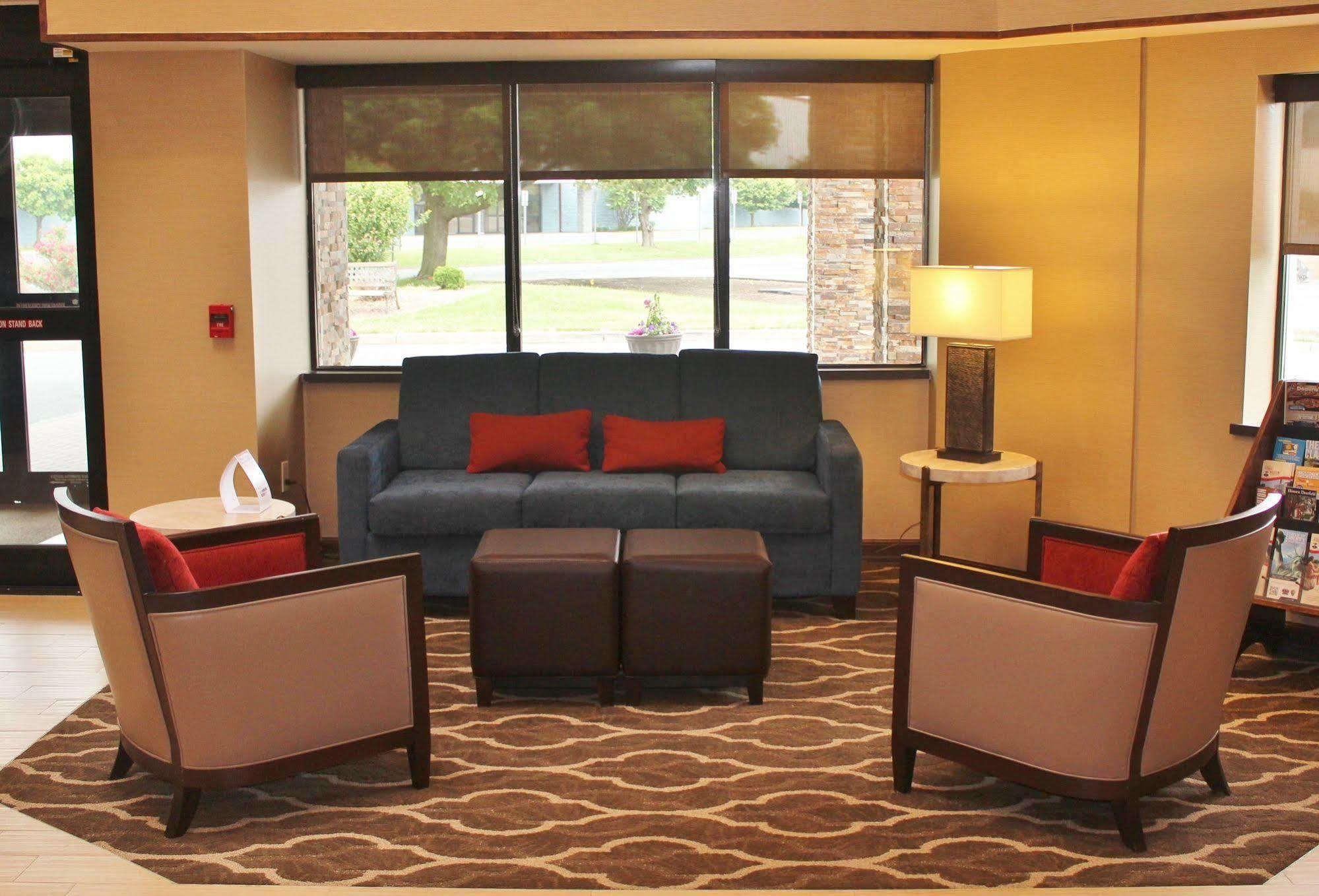 Comfort Inn & Suites West Springfield Εξωτερικό φωτογραφία