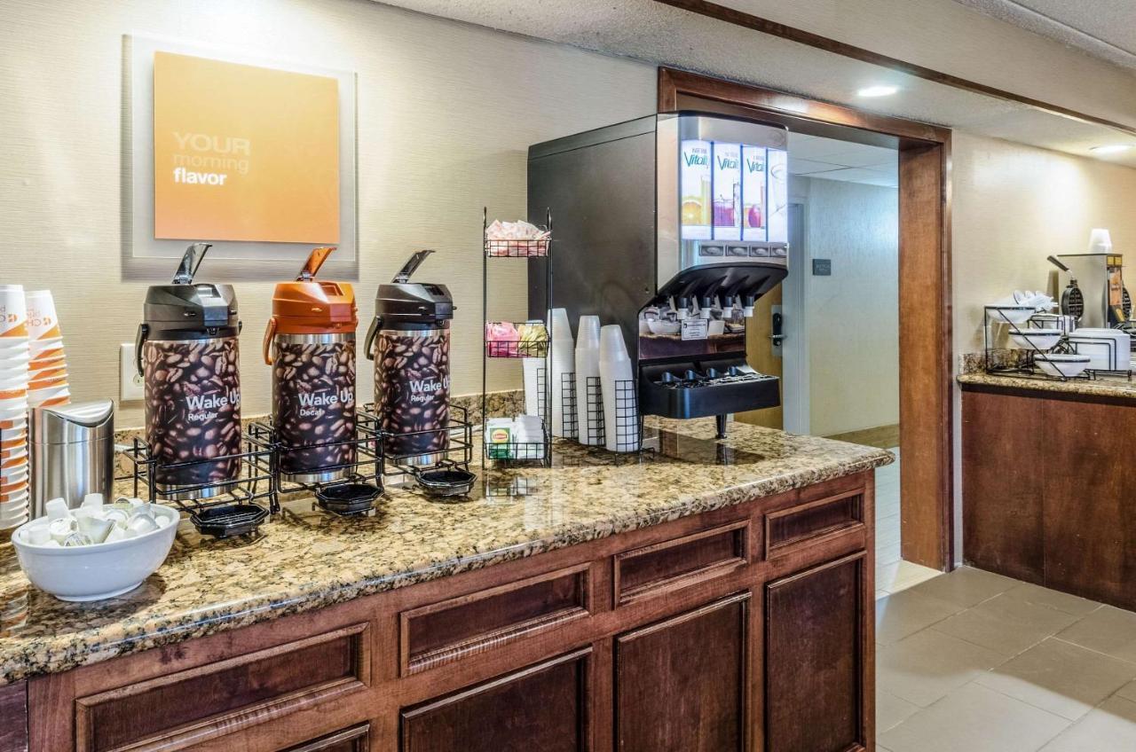 Comfort Inn & Suites West Springfield Εξωτερικό φωτογραφία